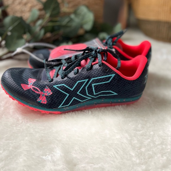 Under Armour Black and Red Athletic Shoes
Unisex Cross Country Shoes - Picture 3 of 10